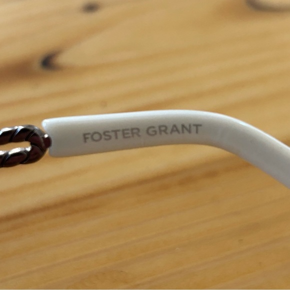 Foster Grant Stylish Silver Sunglasses - Picture 2 of 4